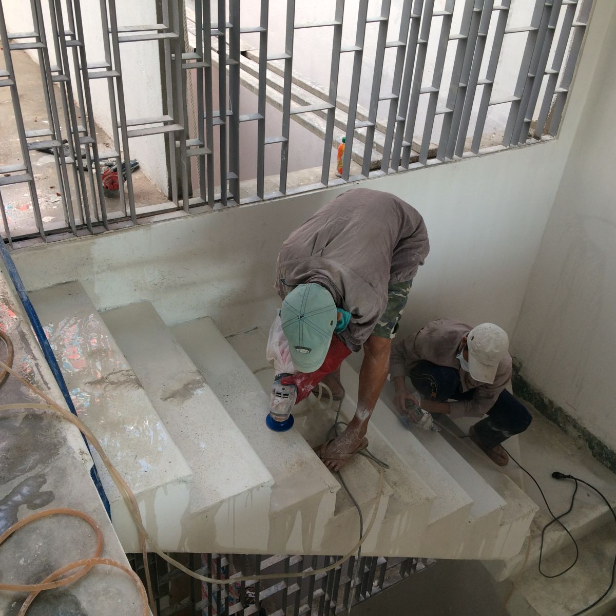 Sửa chữa cải tạo sửa nhà phố tại quận Bình Thạnh: Công tác lát đá cầu thang